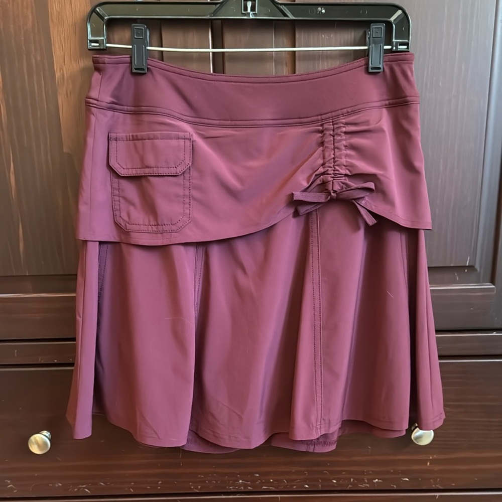 Athleta Wine Mini Skirt w/Under Shorts. Sz 4